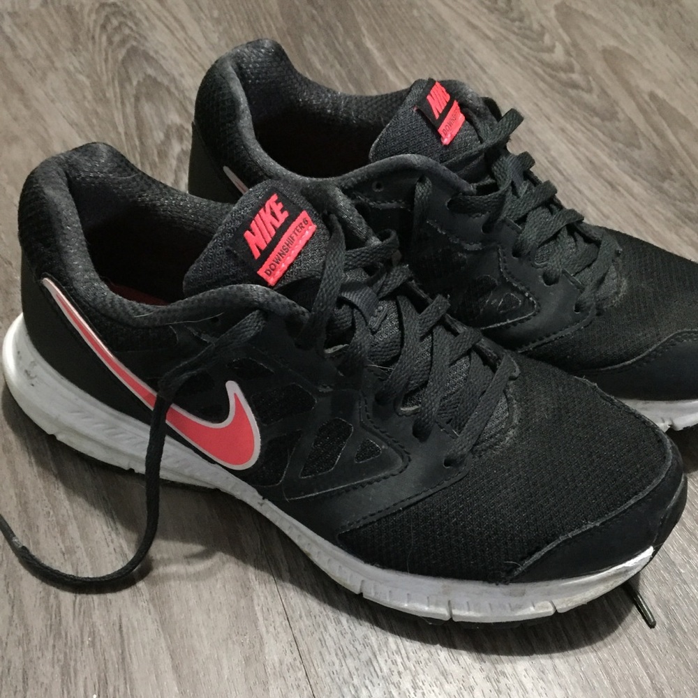 Nike Downshift6 Black and Coral 🏃🏼‍♀️